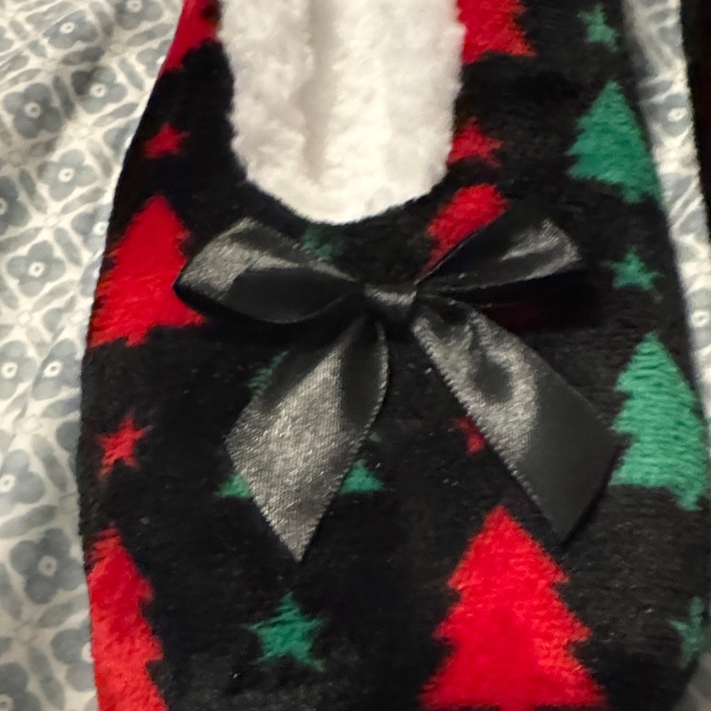 Cozy Slippers with Festive Design - Picture 2 of 5